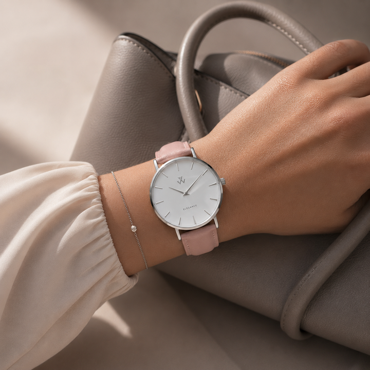 Modèle portant la montre femme Orchidée William Wohler — boîtier argenté 36 mm