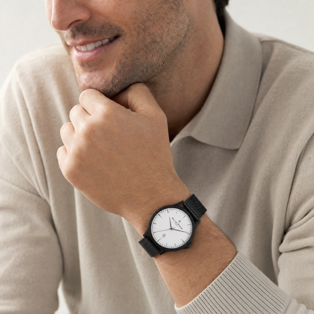 Montre homme Tourmaline William Wohler portée au poignet — boîtier noir mat 41 mm et maille milanaise noire